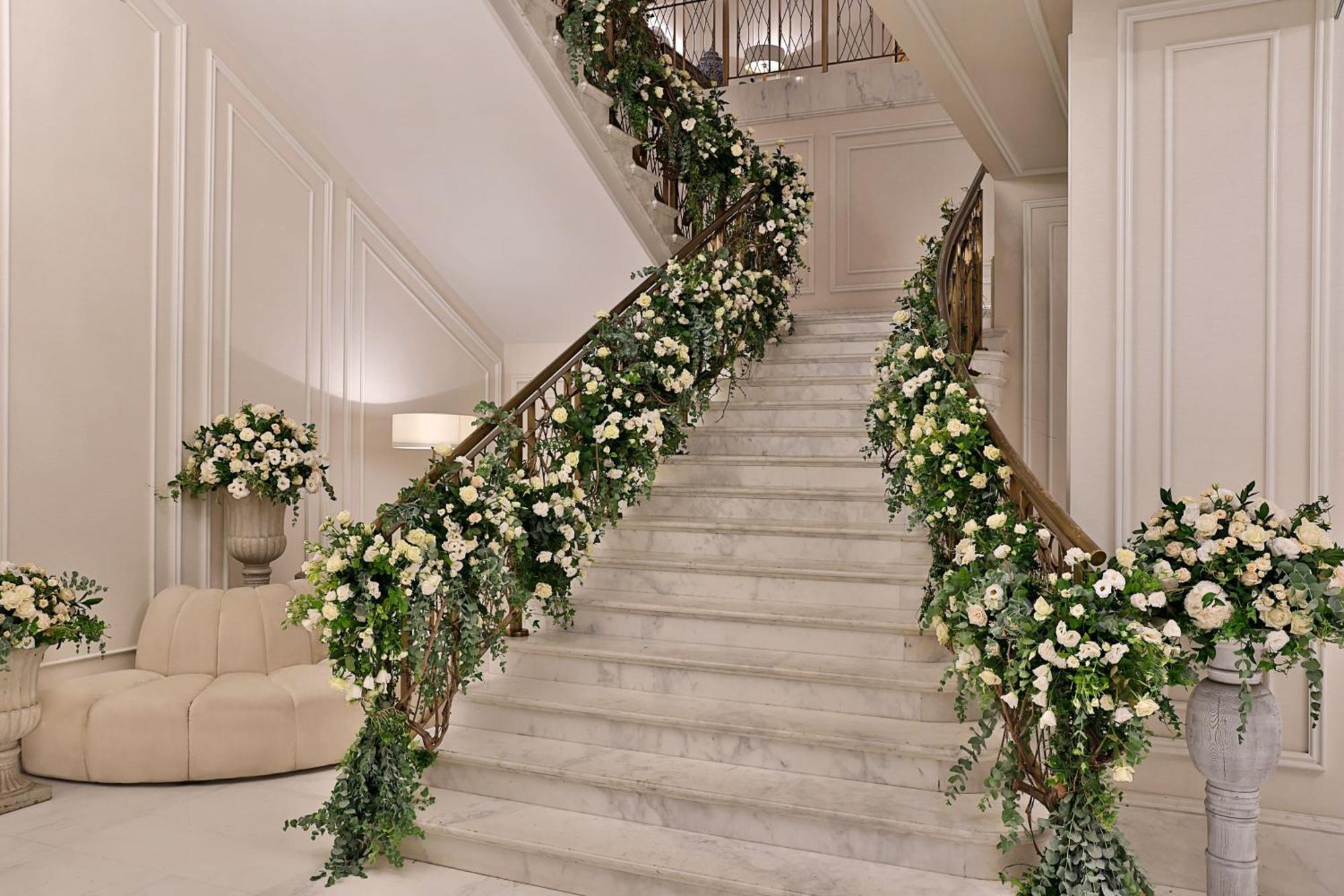The Ritz-Carlton, Amman Hotel Exterior photo The staircase of the hotel