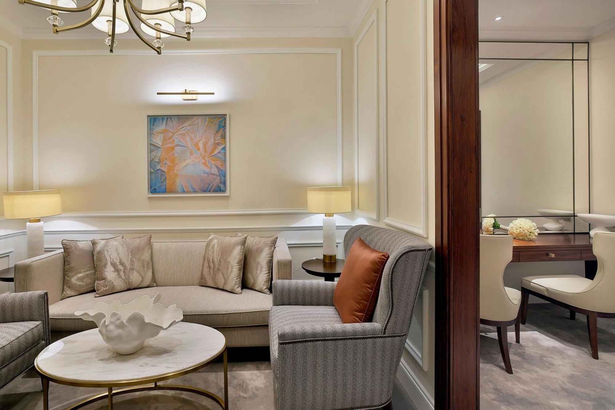 The Ritz-Carlton, Amman Hotel Exterior photo A suite at the hotel