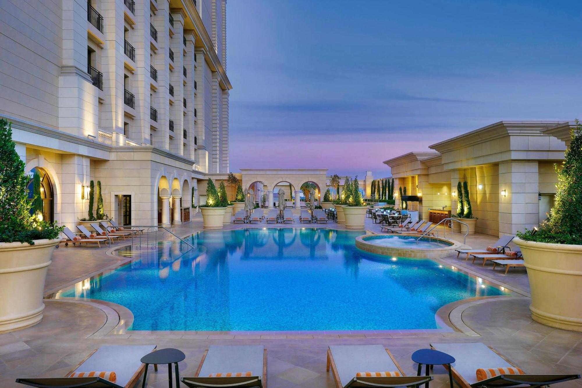 The Ritz-Carlton, Amman Hotel Exterior photo The swimming pool at the hotel